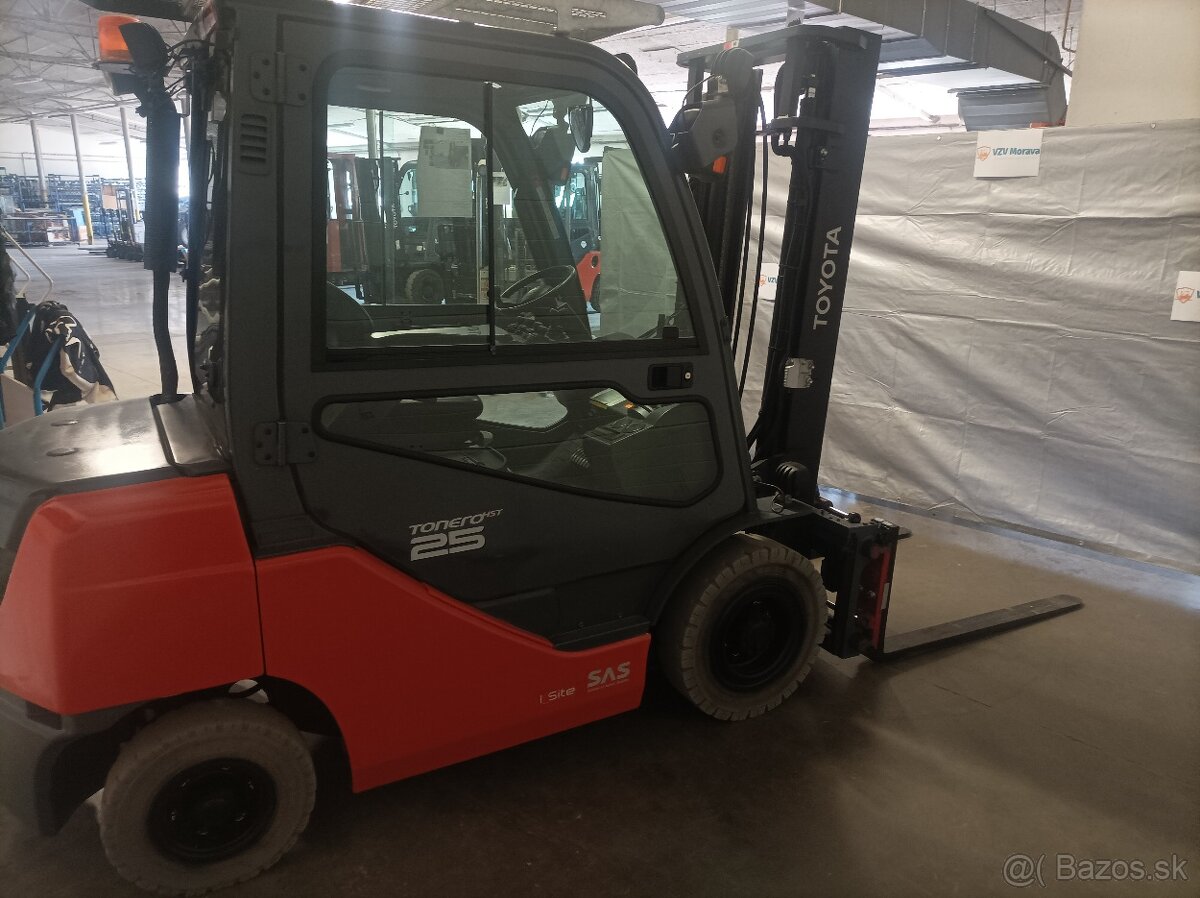Vysokozdvižný vozík Toyota 25 s pozicionerem - 2