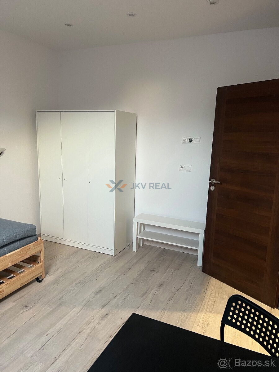 Prenájom 1-izbového bytu s klímou a parkovaním Hlohovec - 2