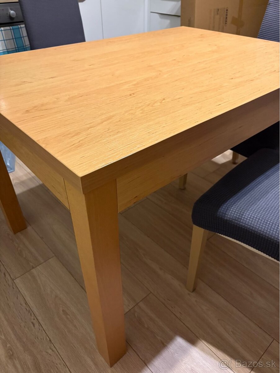 Drevený stôl so stoličkami + konferenčný stolík - 2