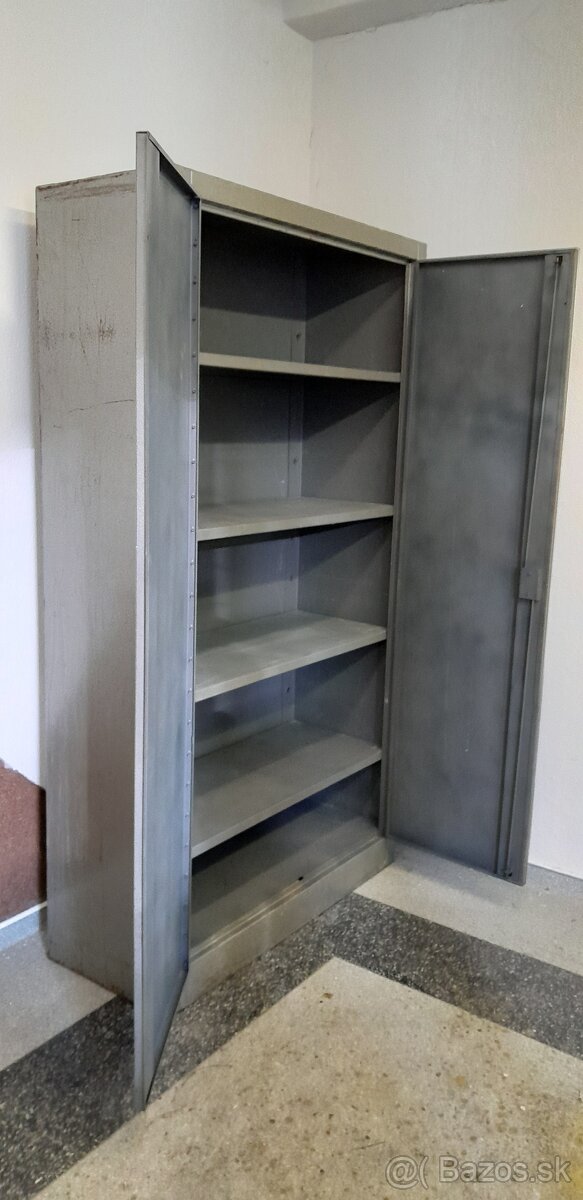 Predám kvalitnú dielenskú kovovú skriňu - 2