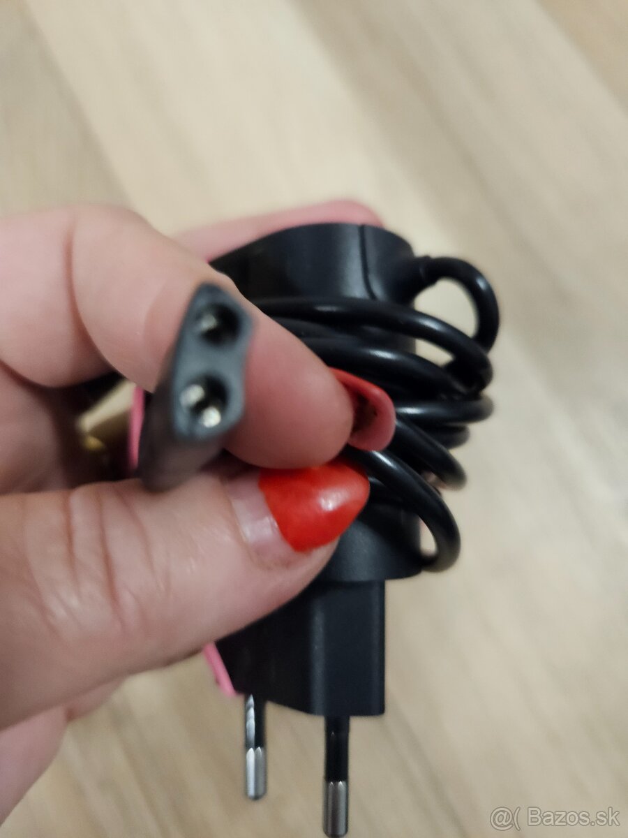 Nabíjačka na holiaci strojček - 2