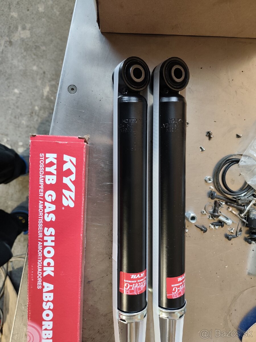 Zadné tlmiče KYB VAG - 2