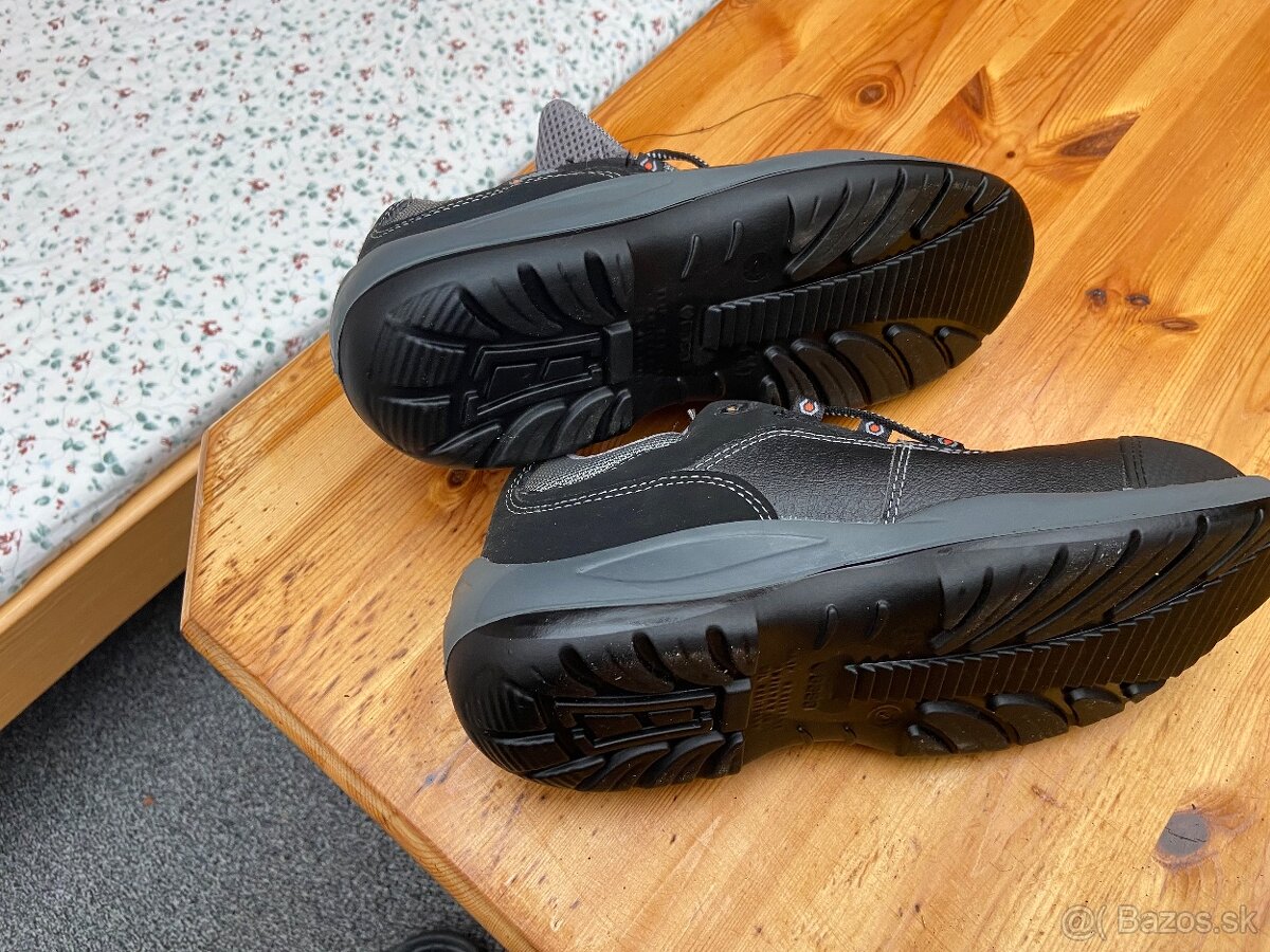 Pracovne topanky 44 - 2