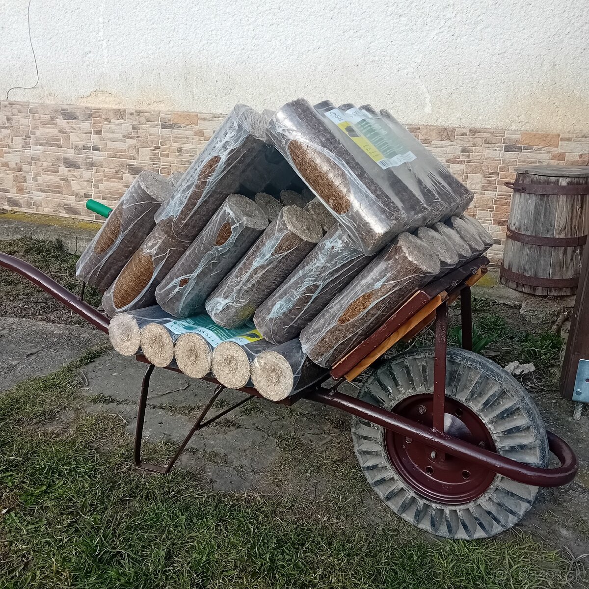 Vozík na drevo , brikety - 2