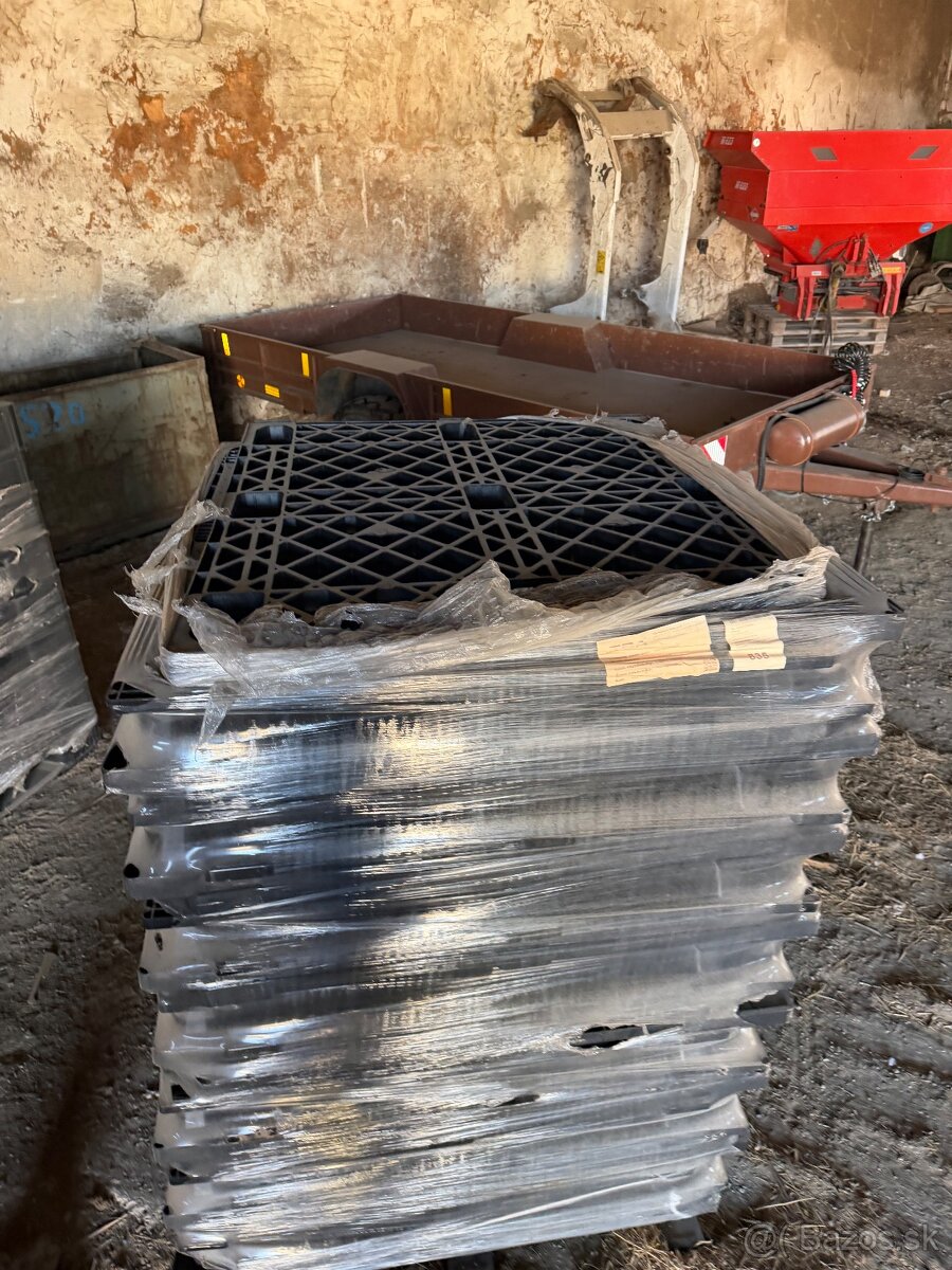 Palety plastové - 2