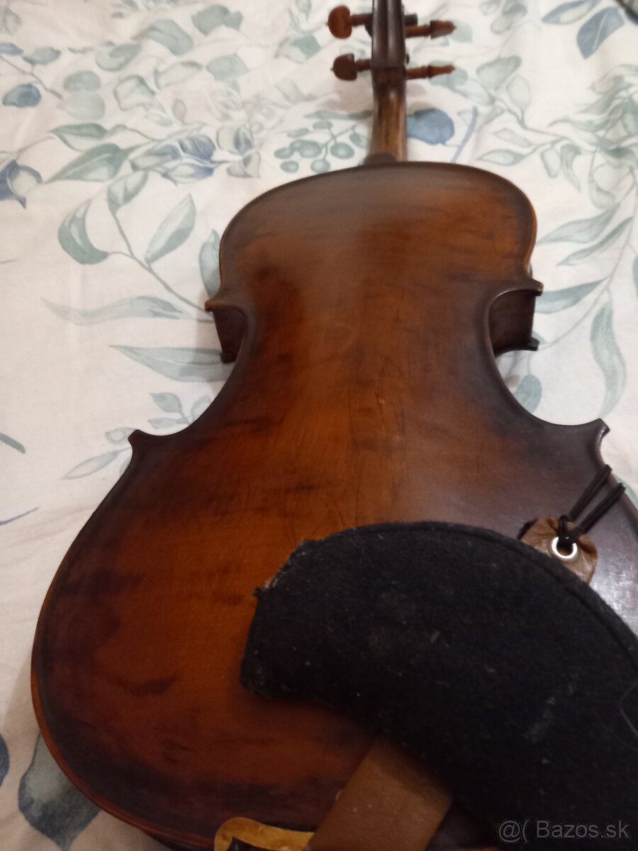 Predám staré husle celé, značené. - 2