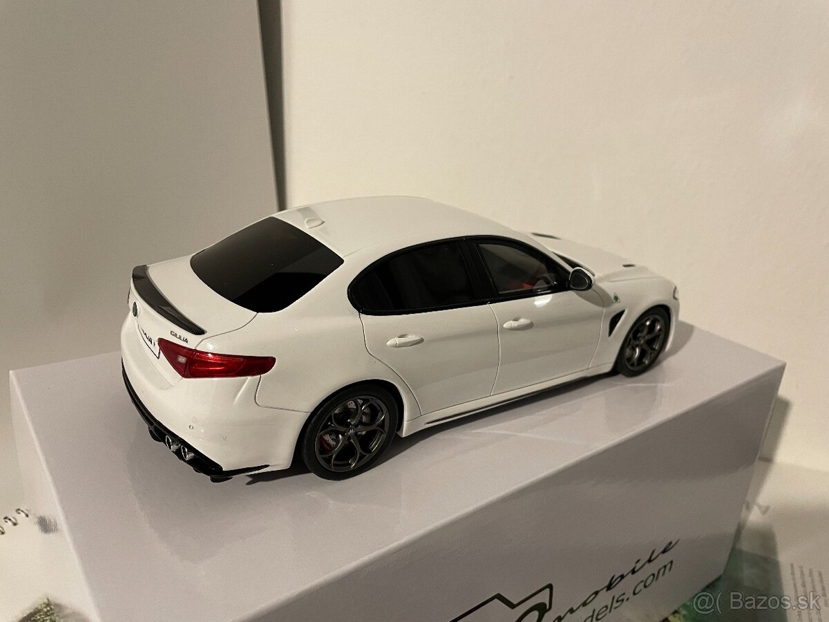 Alfa Romeo Giulia Quadrofoglio - 1:18 Ottomobile - 2