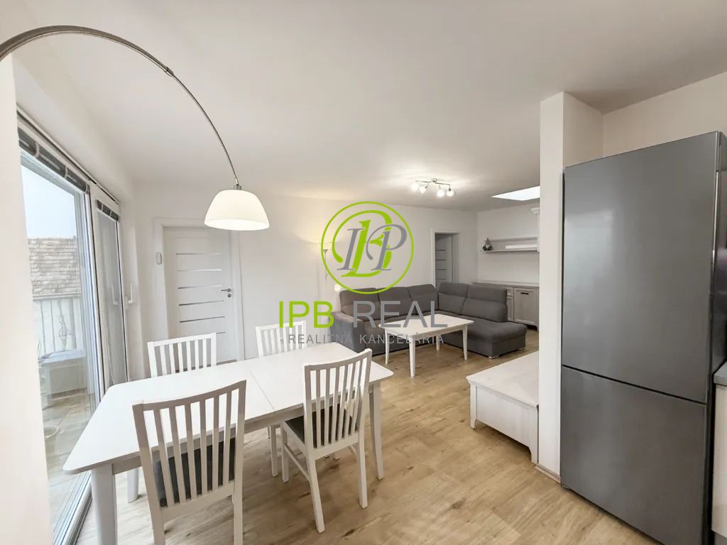 3-izb. byt s veľkou terasou a parkovaním v novostavbe v Pezi - 2