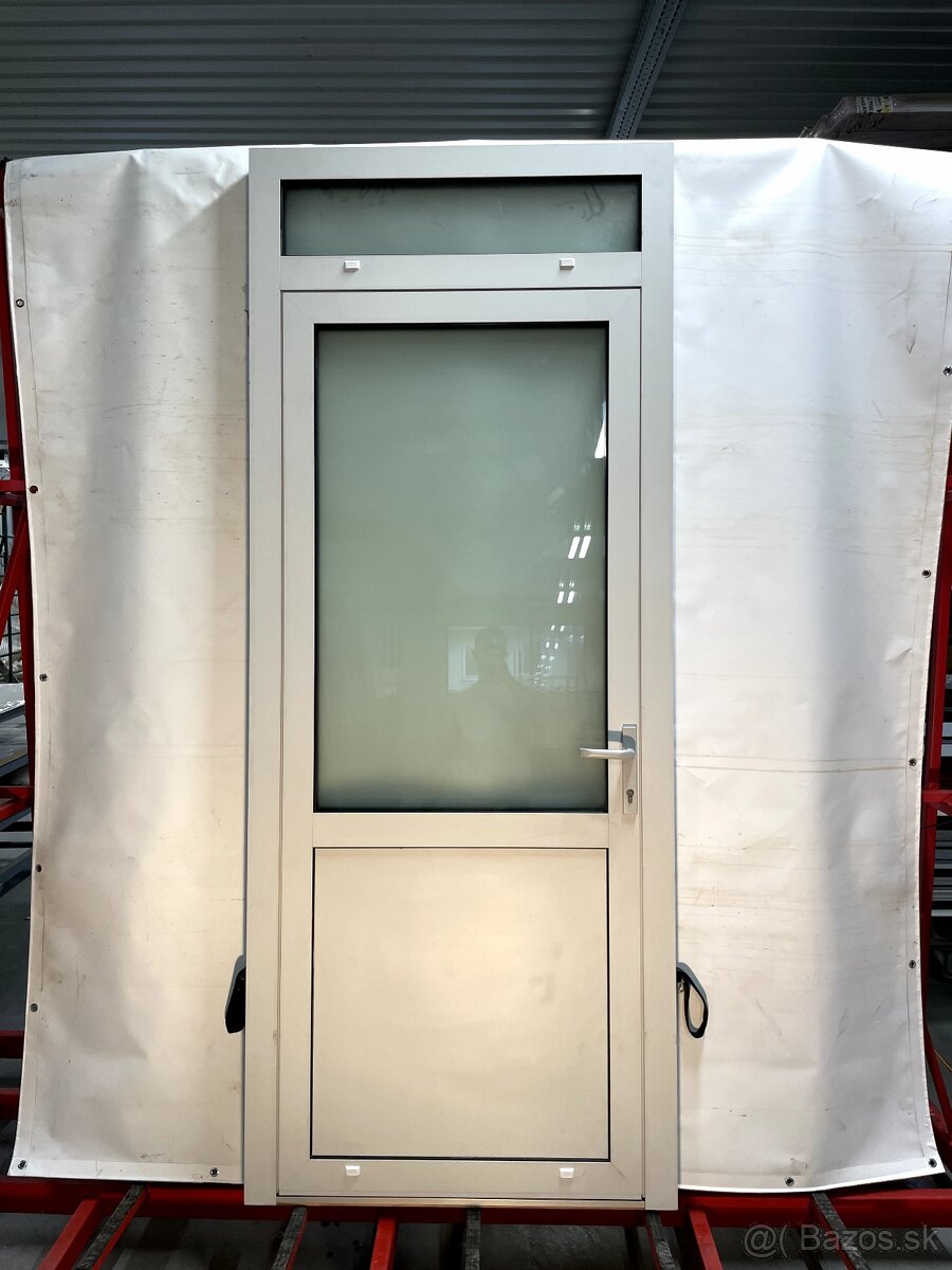 Nové hliníkové dvere s nadsvetlíkom - 2