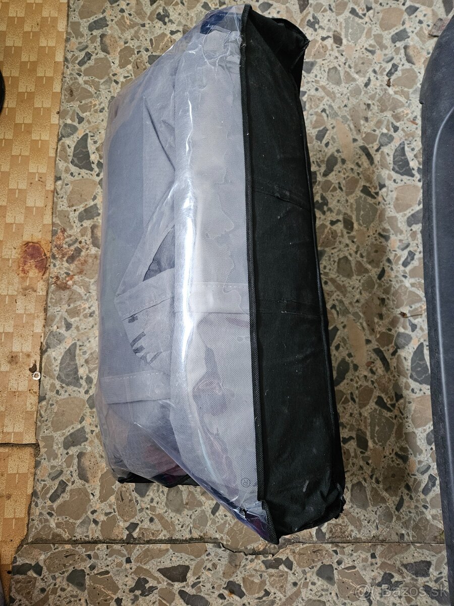 Predám auto plachu toyota - 2