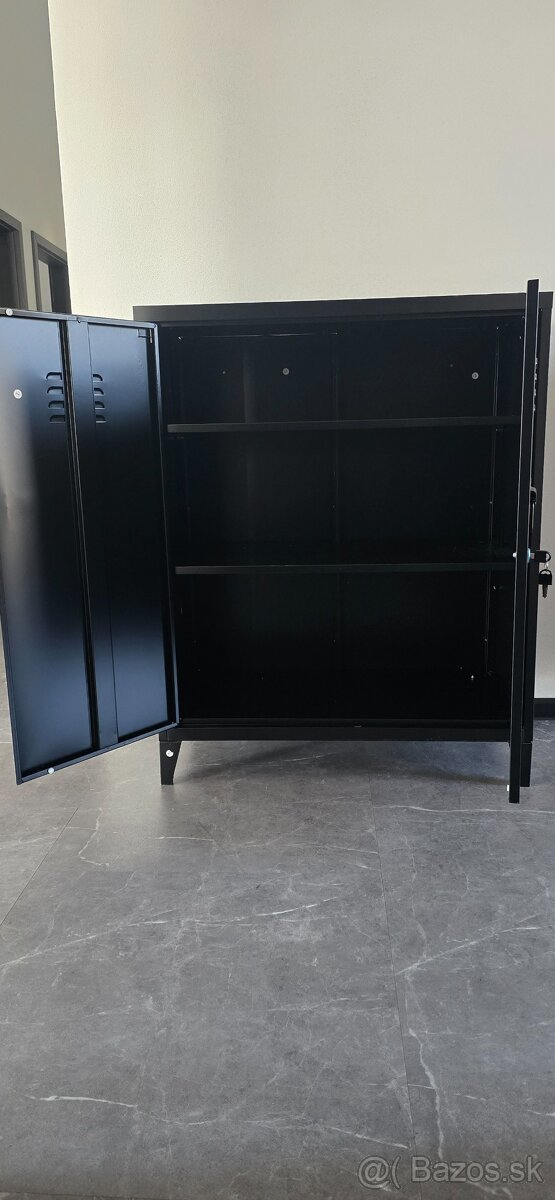 Plechová skrinkap - 2