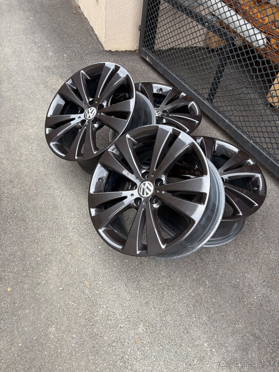 ZRENOVOVANE orig. VW R18 Chicago - 2