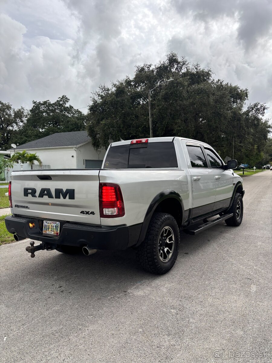 DODGE RAM REBEL 5,7L V8 4X4 - 2