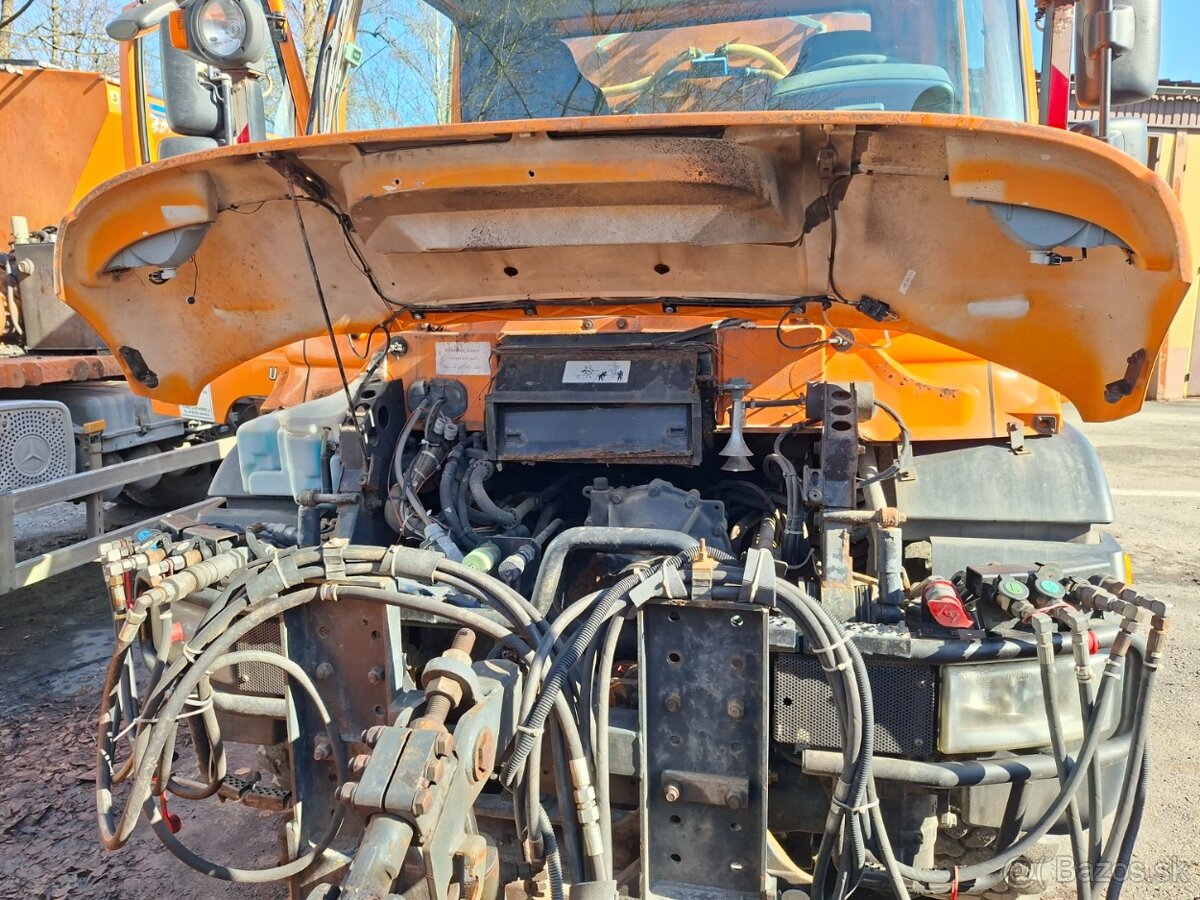 MB UNIMOG U 400 4X4 - 20