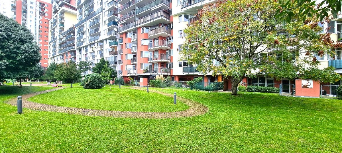 PEKNÝ KLIMATIZOVANÝ 2i. BYT 55 m2 S PARKOVANÍM V BRATISLAVE. - 20