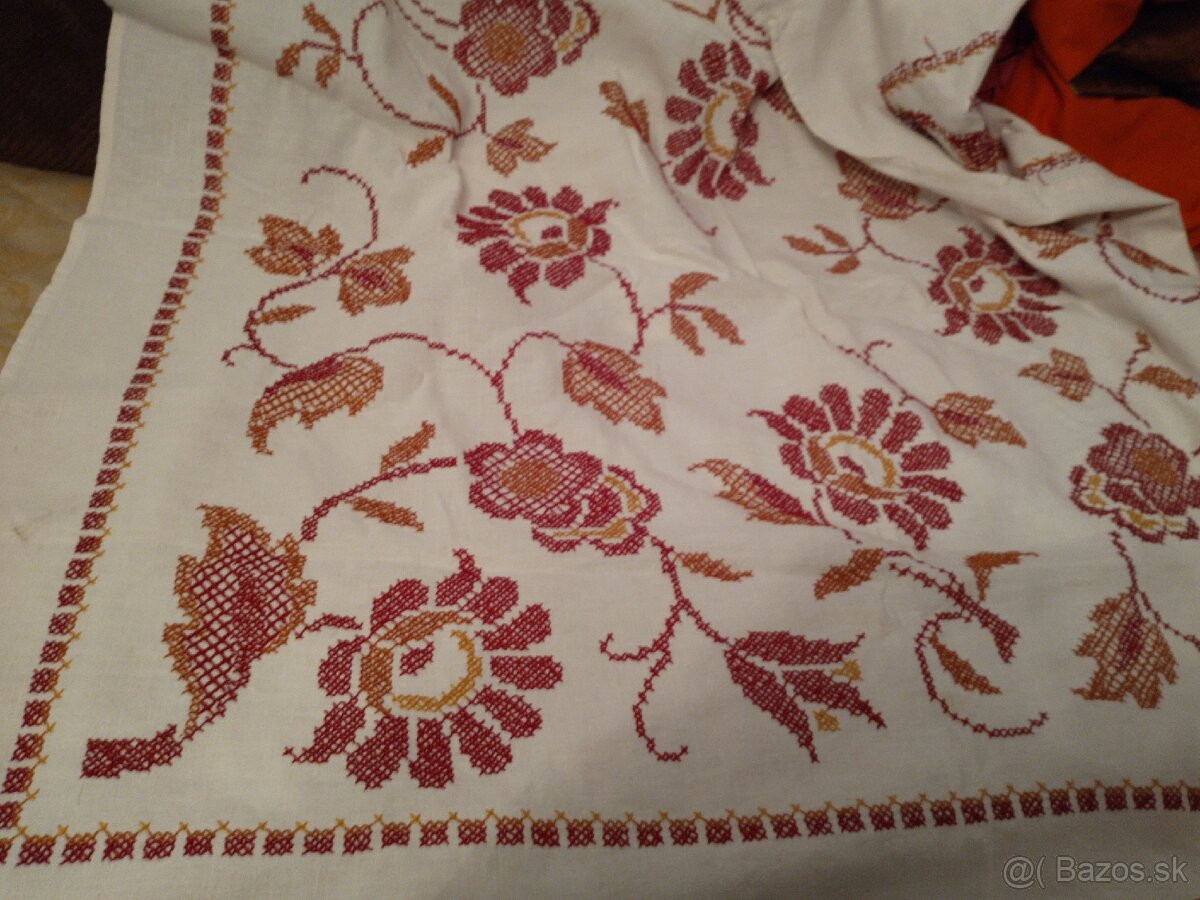 Retro vyšívané obrusy - 20