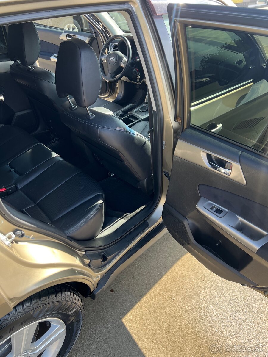 Subaru Forester PREMIUM - 20