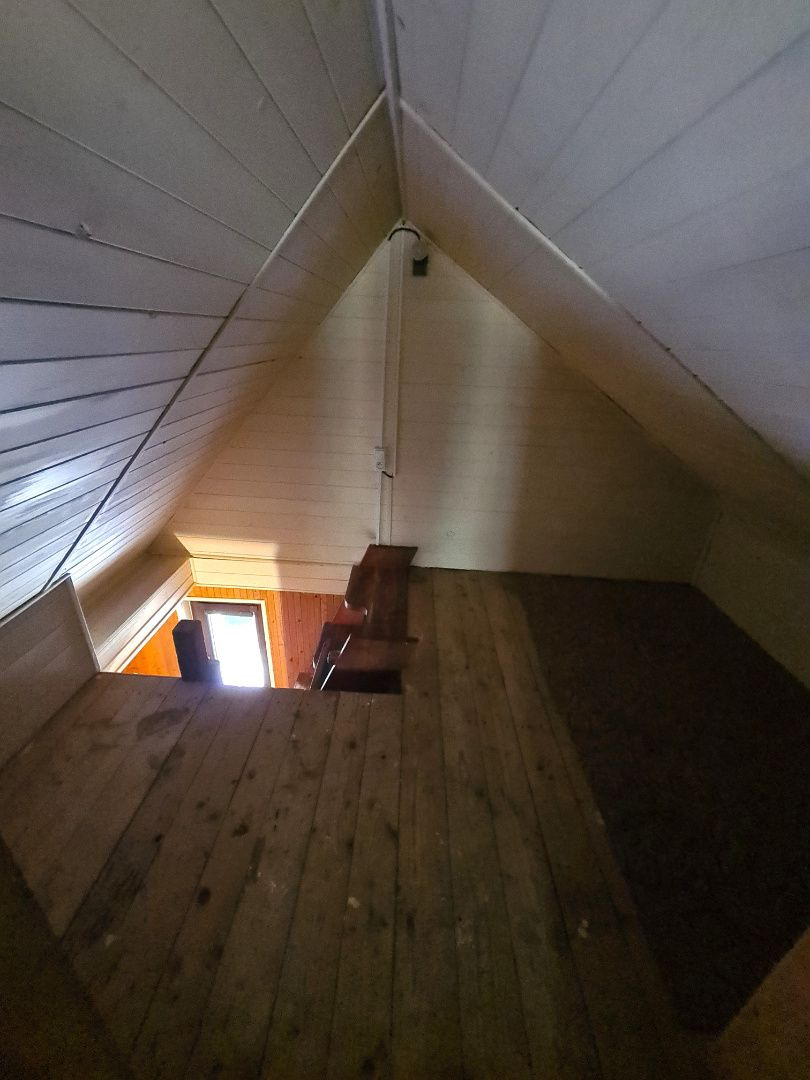 Zaujímavá pekná priestranná murovaná chata v prírode - 20