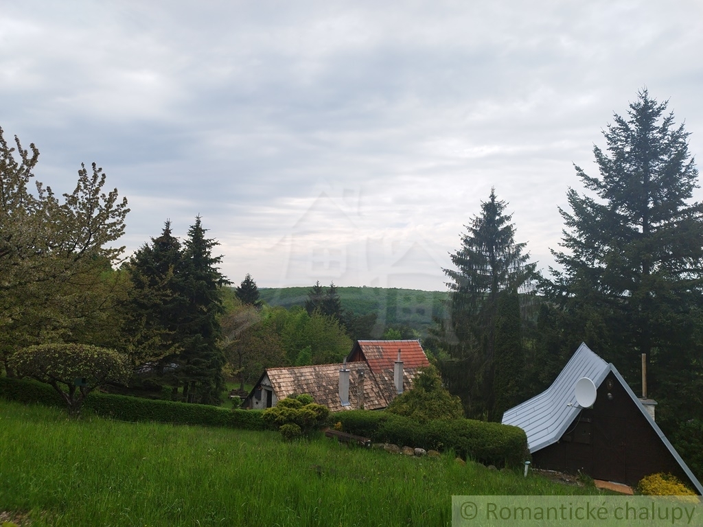 Dvojpodlažná chatka v tichej chatovej oblasti nad obcou Mo - 20