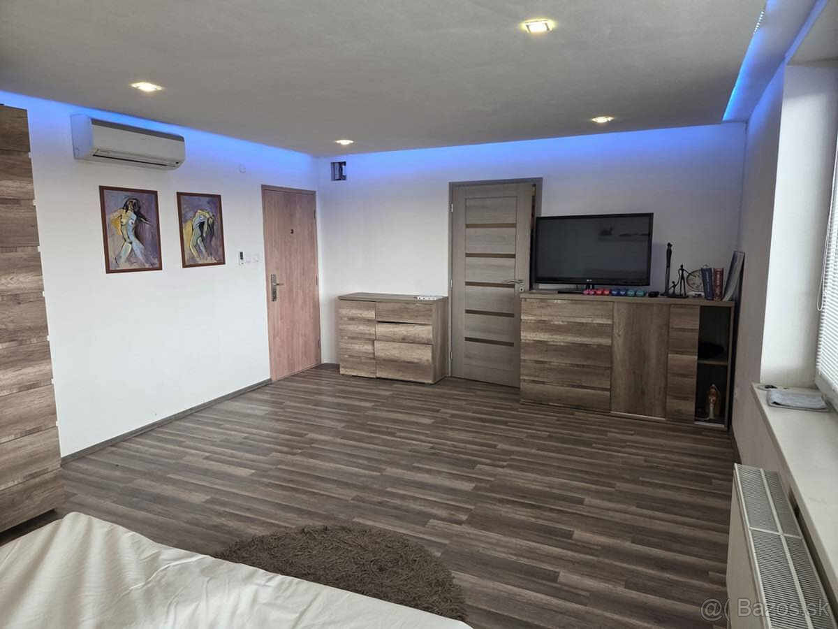 RealityKolesár prenajíma sklad393m2kanc130m2 Textilná Jazero - 20