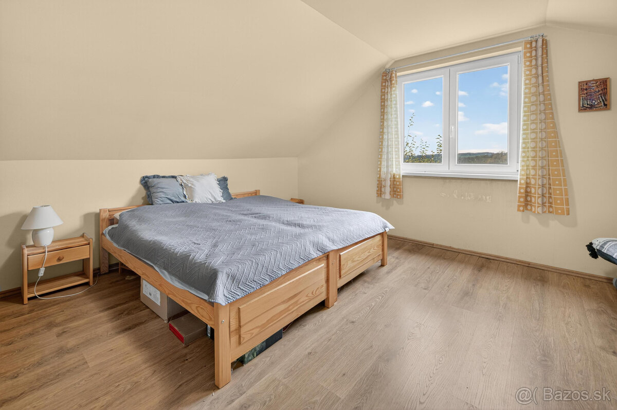 Na predaj priestranná 5-izbová chata s rozľahlým ovocným sad - 20