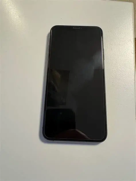 iPhone 11 black - super stav - v záruke - 20
