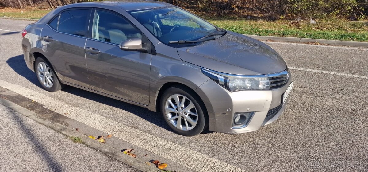 Toyota Corolla 1.4 Diesel, Zlata 2015+navigacia+2x komplety - 20