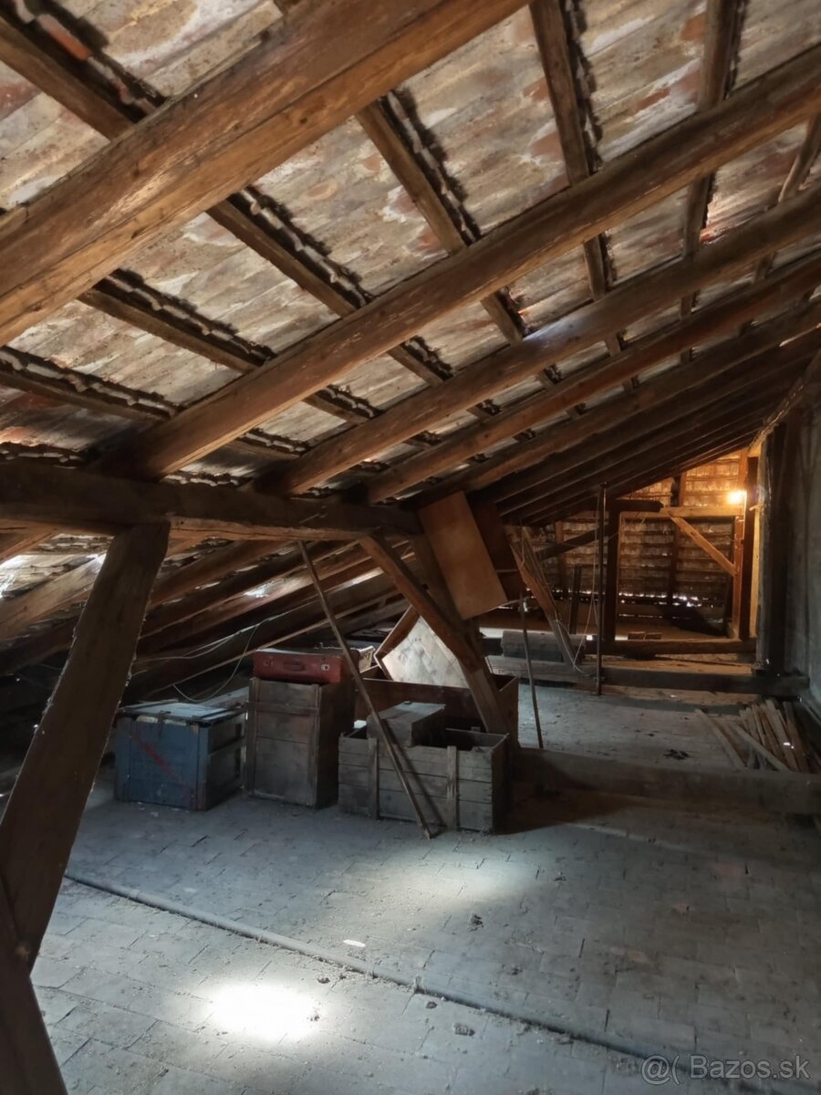 NA predaj rodinný dom v úplnom centre mesta LEvice - 20