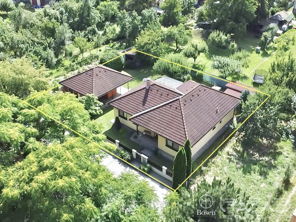 BOSEN | Novostavba s peknou terasou a záhradou, 673m2 - 20