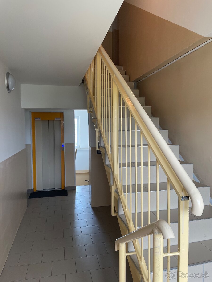 2-3 izb. byt Pavlovičovo námestie Prešov - 20