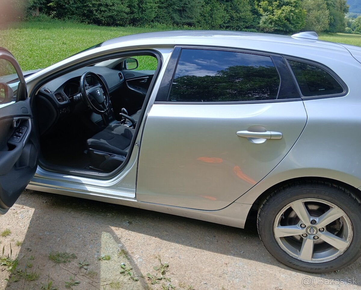 VOLVO V40 D2 - 20