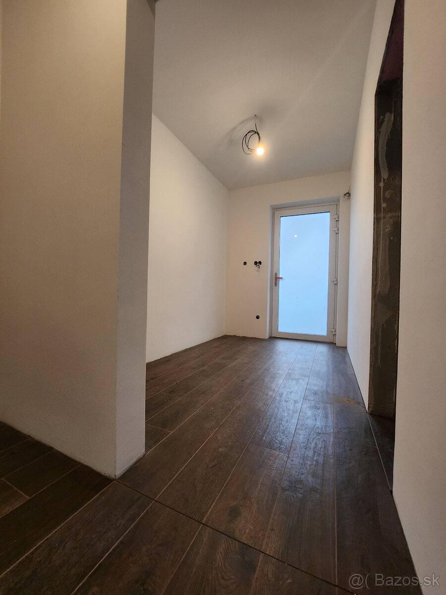EXKLUZÍVNE nadštandardná, 5i novostavba na 6á pozemku - 20