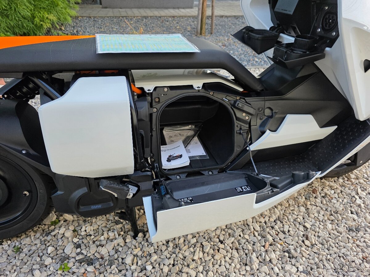 Elektricky skuter BMW CE04 top stav - 20