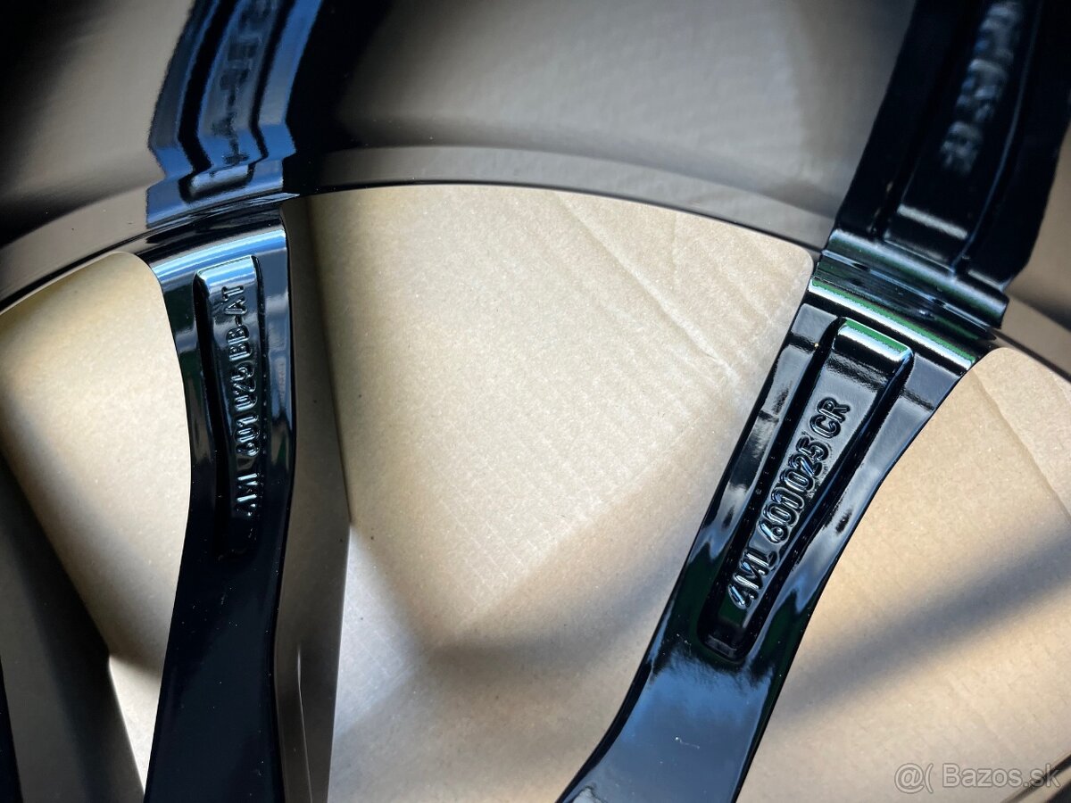 LAMBORGHINI URUS 23" Bronze, nové, originál - 20