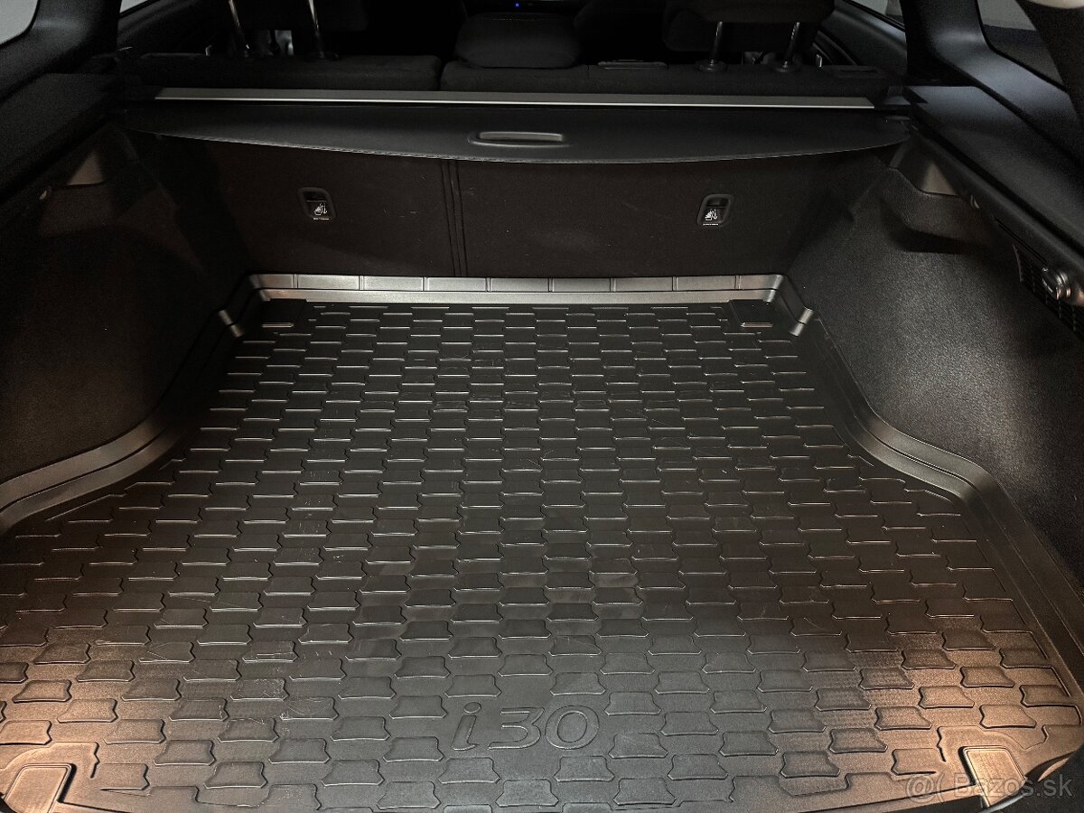 Hyundai i30 1,4 73kW benzín 87000km 2018 Led combi - 20