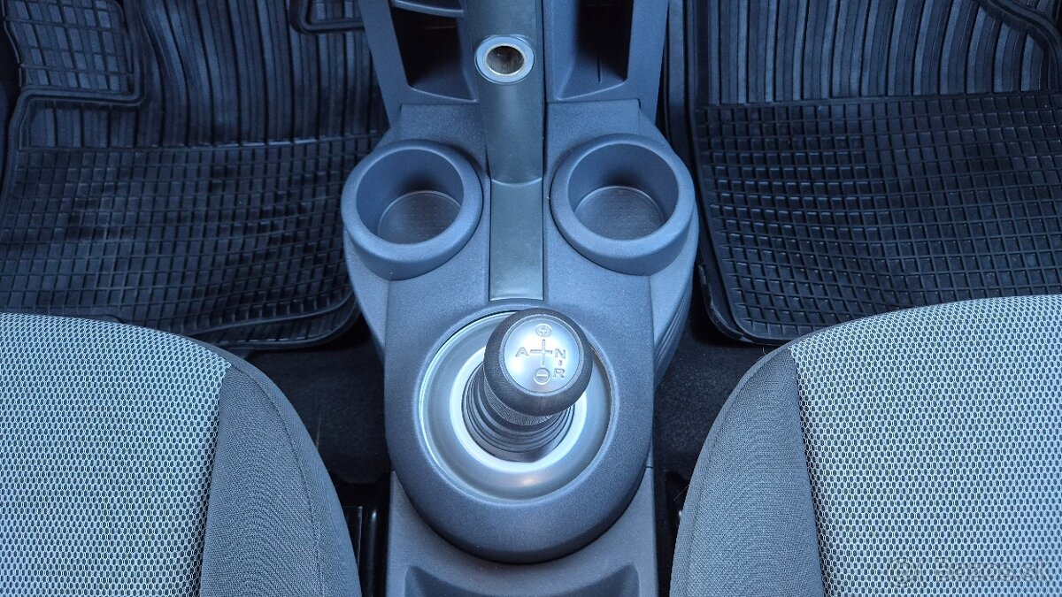 Mitsubishi Colt benzín Automat rv.06/2011 - 20