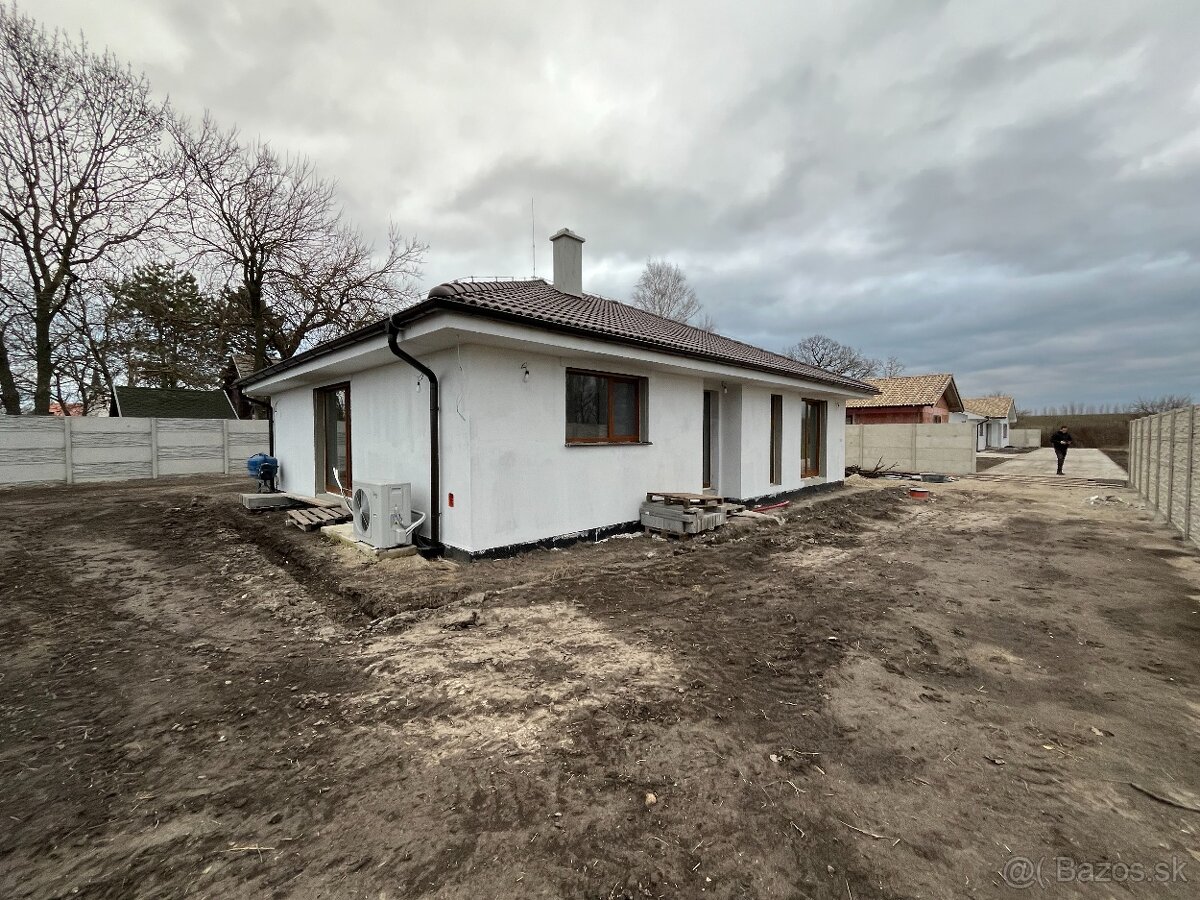 4 izbový rodinný dom, pozemok 942 m2 – 35 min. od centra BA - 20