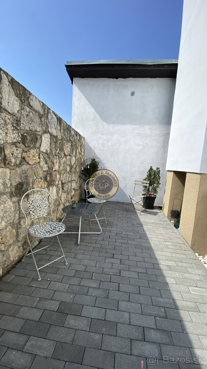 PREDAJ - priestranný 2-izbový BYT - prevedenie ŠTANDART - 20