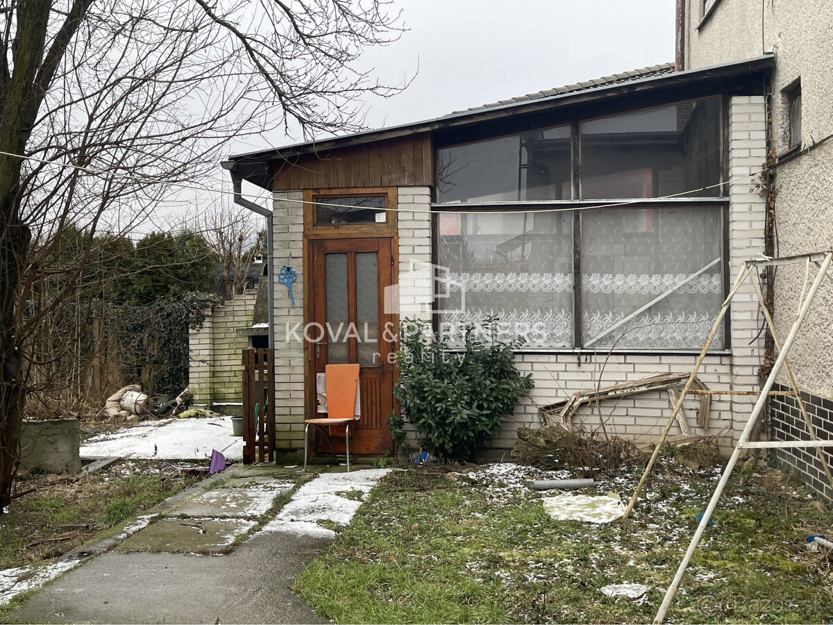 Priestranný poschodový rodinný dom s garážou - Kovarce - 20