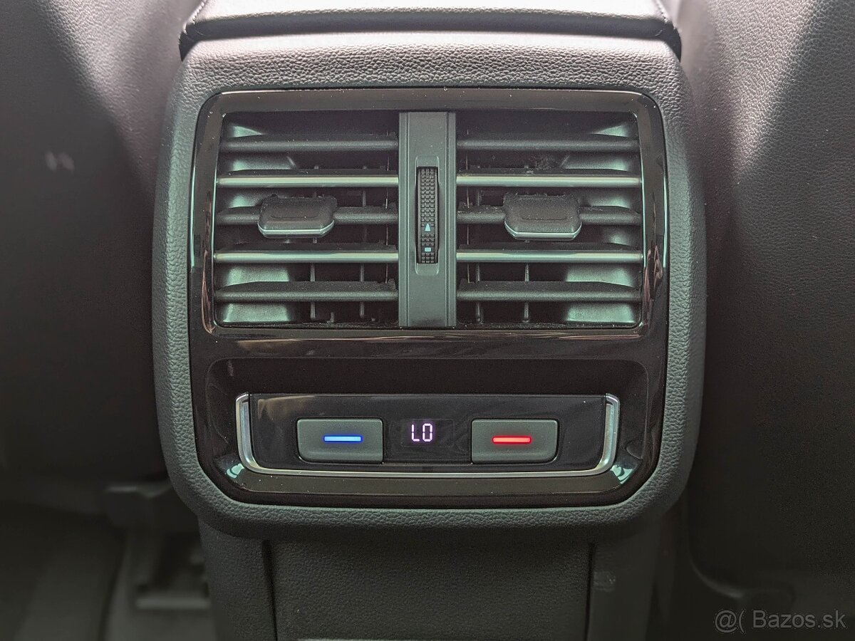 Volkswagen Passat Variant 2.0 TDI 140kW Highline R-Line DSG - 20