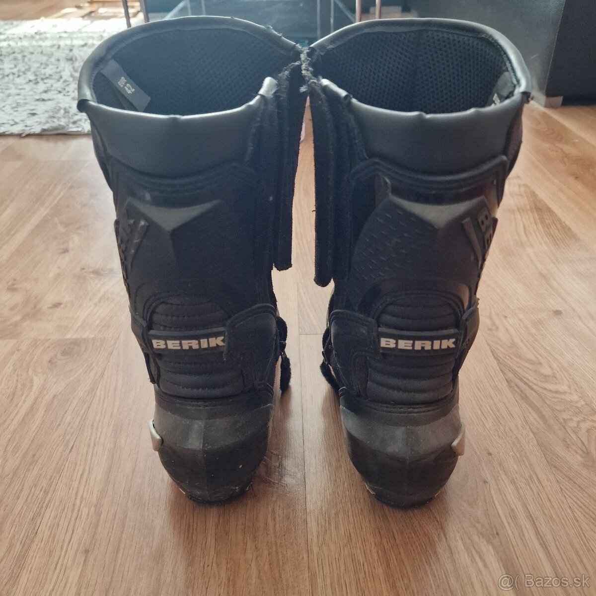 Čižmy, prilby, kombinéza - 20