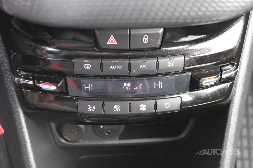 Peugeot 2008 1,2 e-THP 81 kW ALL - 20