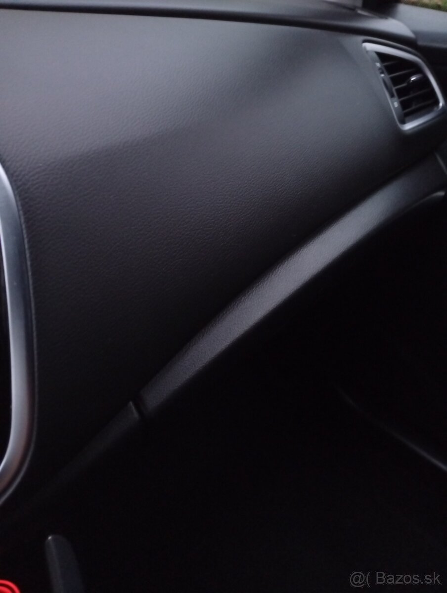 Predam Suzuki S-cross Premium1,4 Hybrid s tažnym zariadenim. - 20