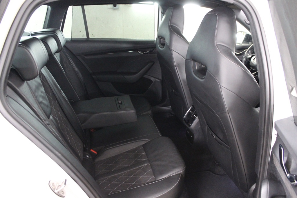 Škoda Octavia Combi 2.0 TDI RS DSG - 20