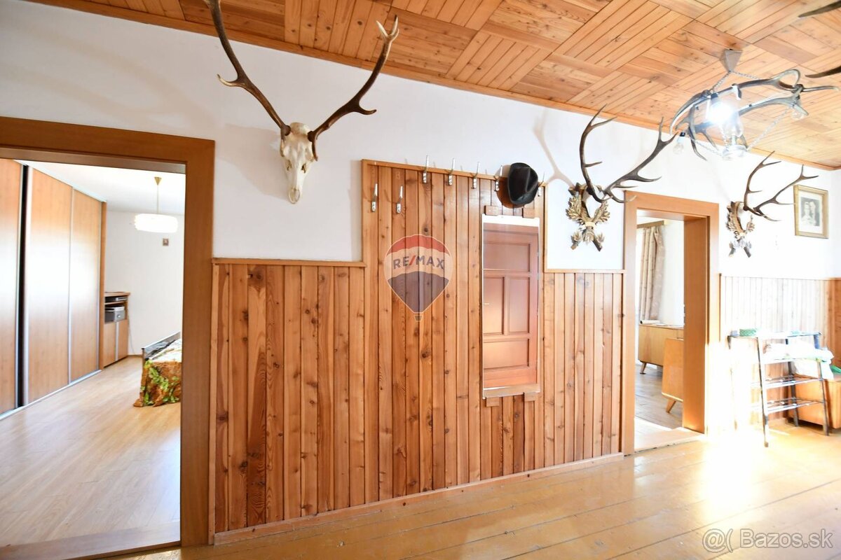 Rodinný dom s dvoma vstupmi a veľkým pozemkom (1 041 m²) – O - 20