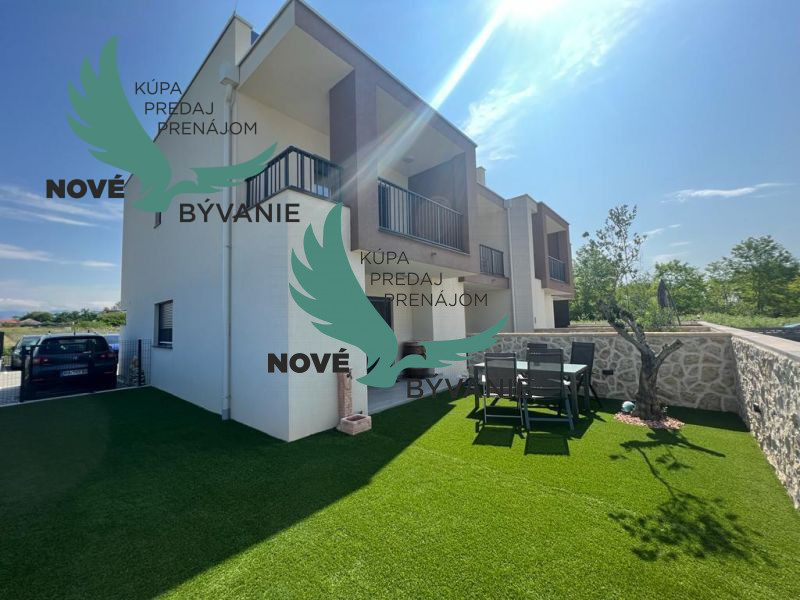 Novostavba trojpodlažný apartmán so záhradou aj strešnou ter - 20