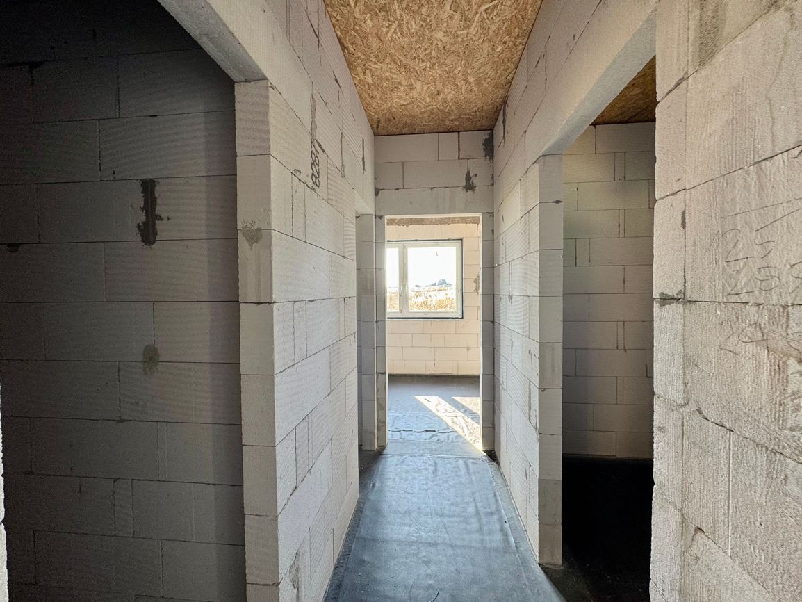 BENIAKOVCE - 4 IZBOVÝ PEKNÝ RD 107 M2 S TERASOU, HRUBÁ STAVB - 20