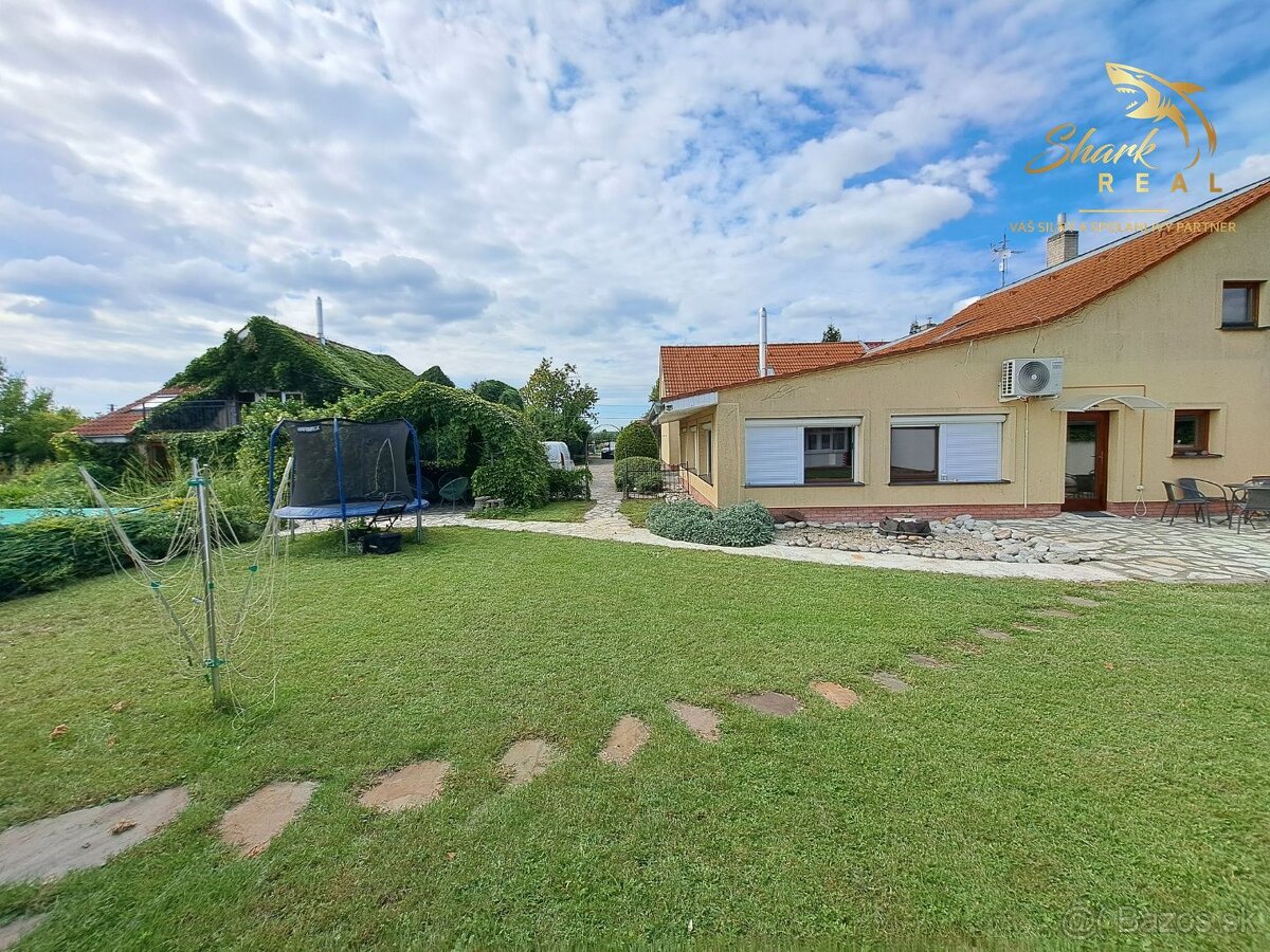 Jedinečná rodinná usadlosť s bazénom, posilňovňou, wellness  - 20