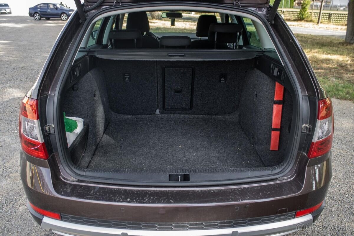 Škoda Octavia Combi Scout AT/6 135kW - 20