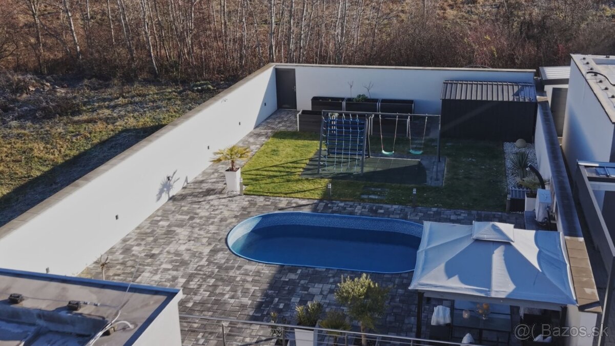 Zabývaná novostavba 2020, pozemok 496 m2,komplet zariadená - 20